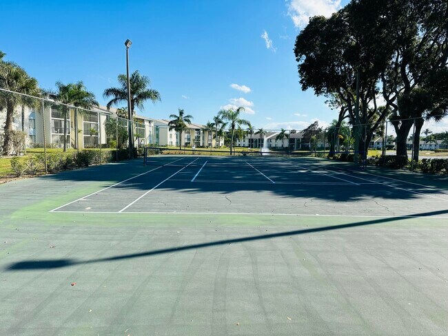 Building Photo - 1007 Green Pine Blvd