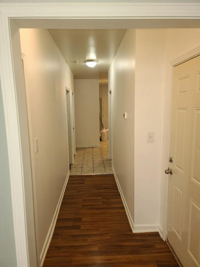 Building Photo - 6635 S Maplewood Ave