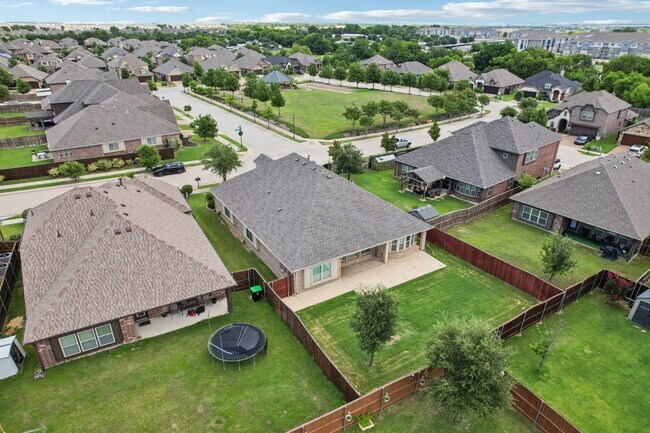 Building Photo - 1616 Downing Dr