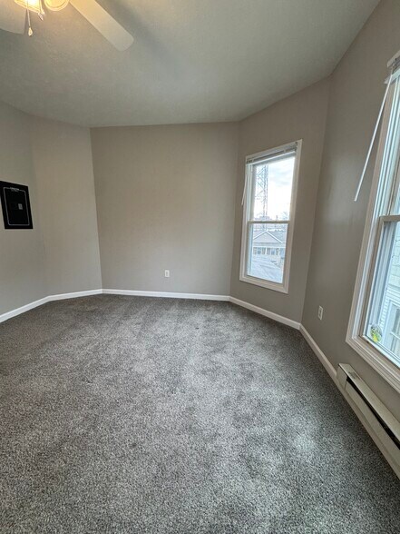 Building Photo - 310 E Mulberry St