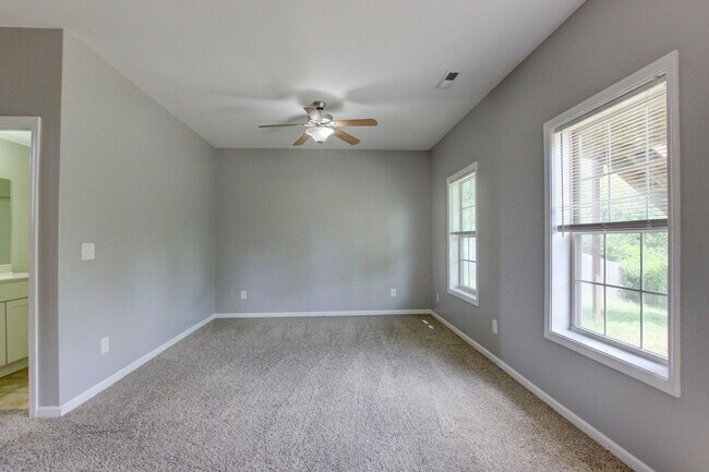 Building Photo - Sweet Splitlevel with Awesome Basement Area