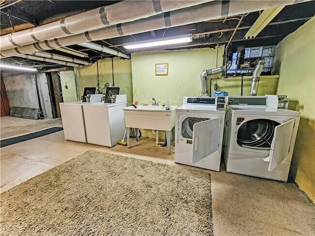 Building Photo - 224 S Pacific Ave