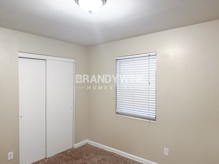 Building Photo - 6011 Meadow Ln