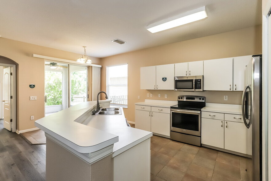 Building Photo - 25402 7 Rivers Cir