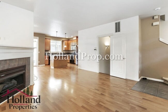 Building Photo - Charming 2-Bedroom Beaverton Townhome with Attached Garage!