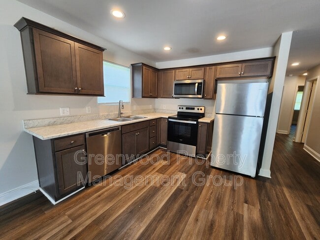 Building Photo - 414 Whiteoak St