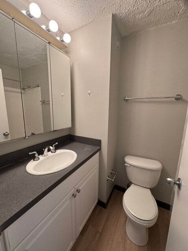 Building Photo - 10 E Ontario St