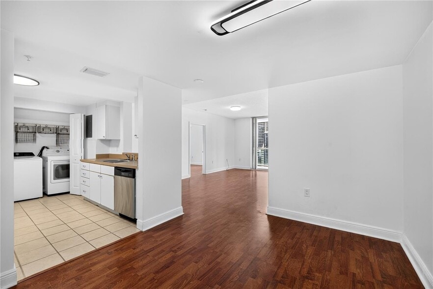 Building Photo - 1250 S Miami Ave