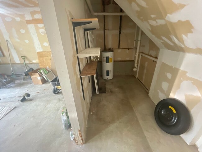 Building Photo - For Rent – 4 Bed, 2 Bath Home w/ Garage & ...
