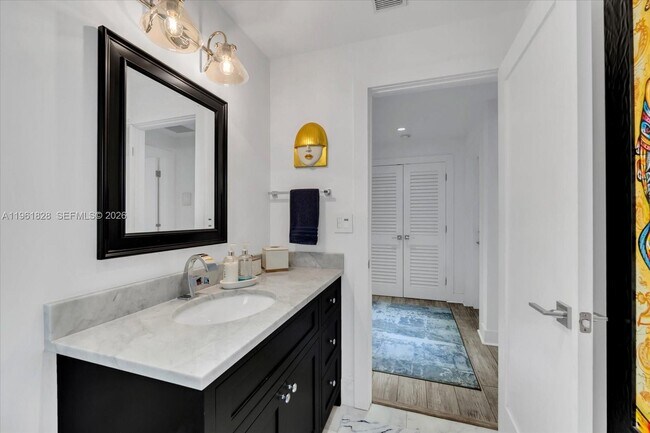 Building Photo - 231 Fluvia Ave