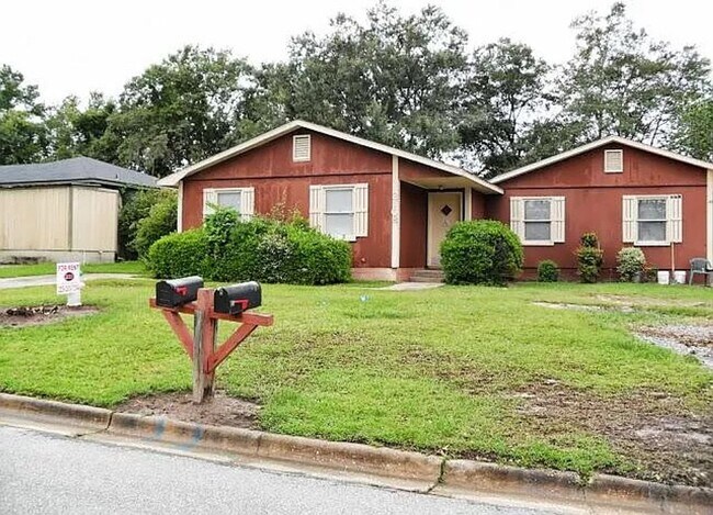 Primary Photo - 2 Bedroom/1.5 Bath Home in Valdosta