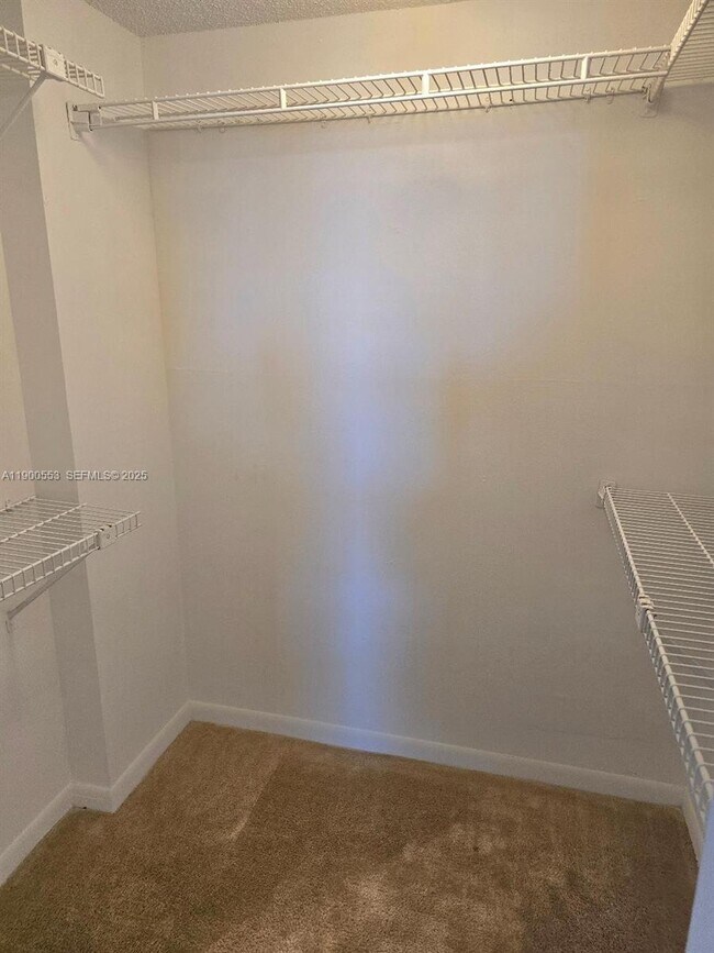 Building Photo - 2571 Aragon Blvd