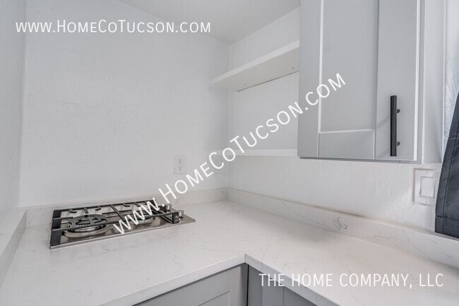 Building Photo - 940 E Florita St