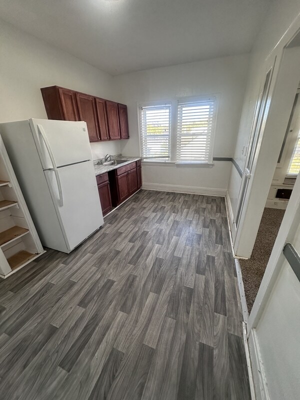 Building Photo - 3412 E 147th St