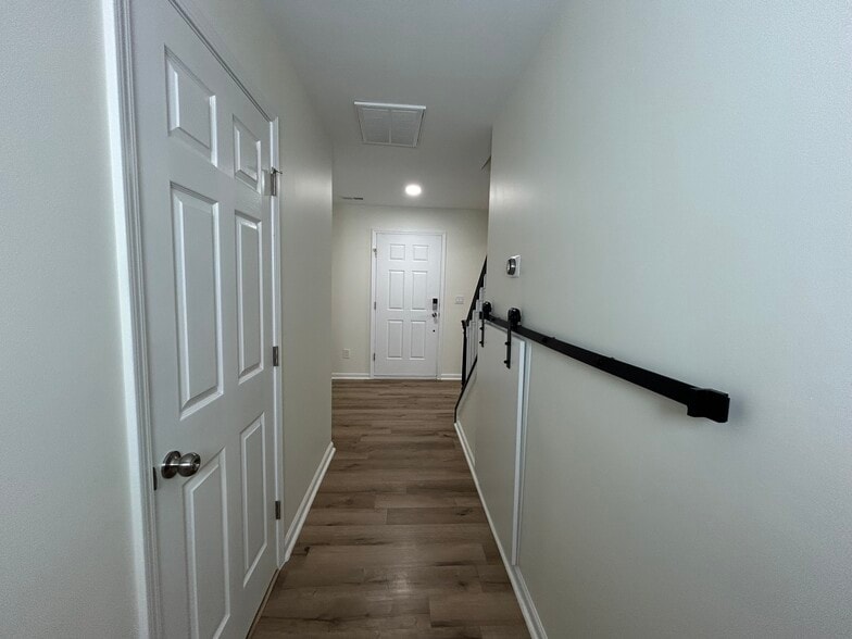Building Photo - 4015 Lake Charles Way