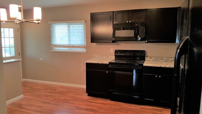 Building Photo - 784 Rojean Dr