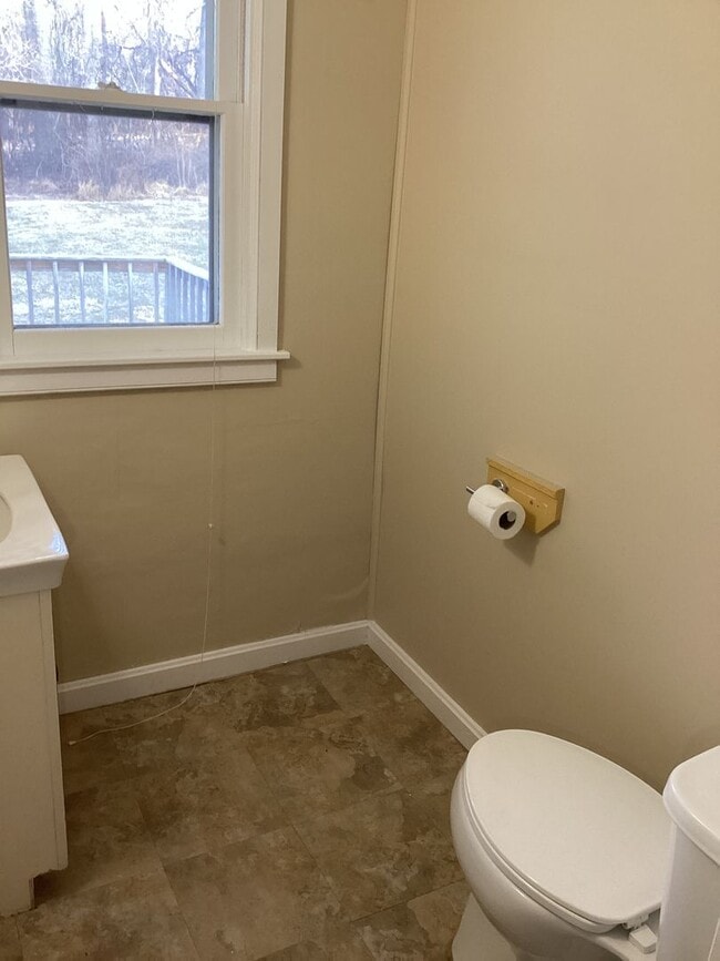 Building Photo - Two-Bedroom House