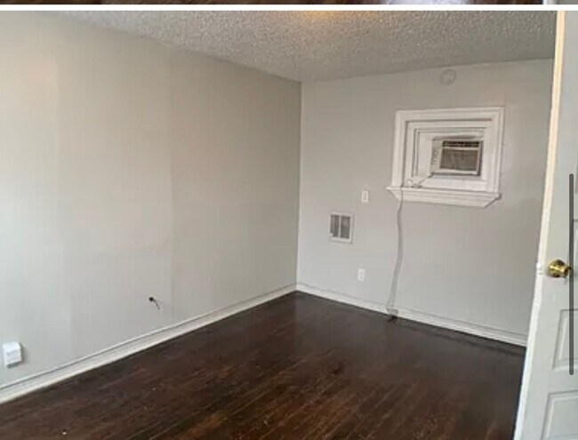 Building Photo - 4 bed 2 bath OKC
