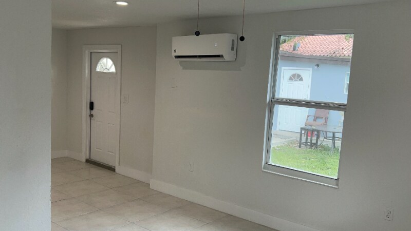 Building Photo - 2622 NW 35th St
