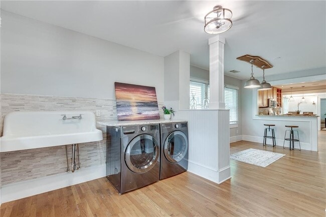 Building Photo - 953 Gilbert St SE