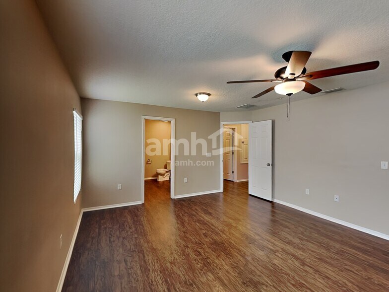 Building Photo - 7271 Wakeview Dr