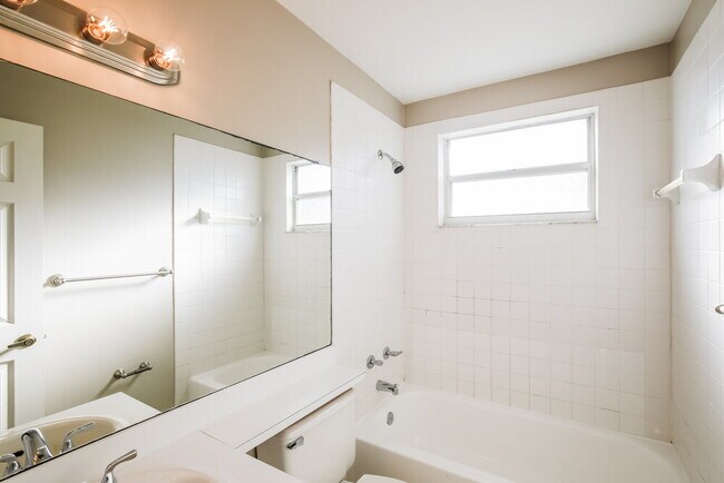 Building Photo - 5477 NW 44th Way