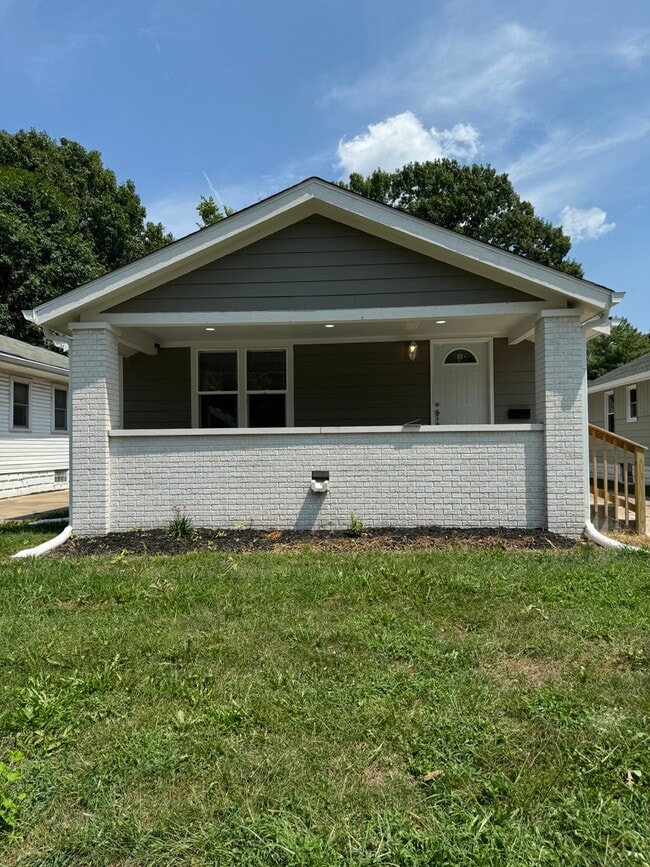 Building Photo - 951 N Bradley Ave