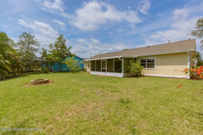 Building Photo - 4361 Silver Lake Dr