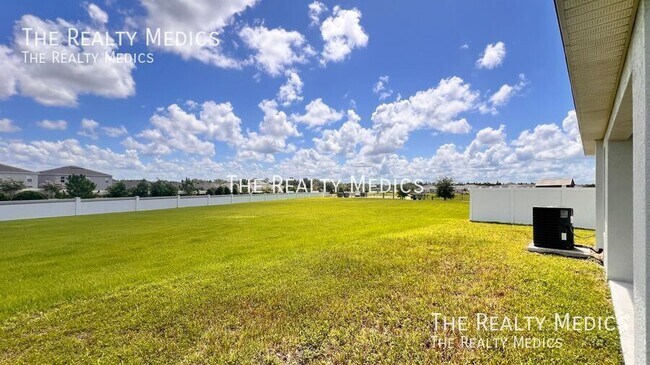 Building Photo - 1097 SILAS St