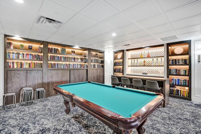 Building Photo - 5355 10th Fairway Dr
