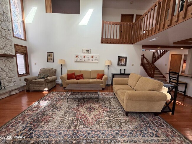 Building Photo - 811 Paddock Ct