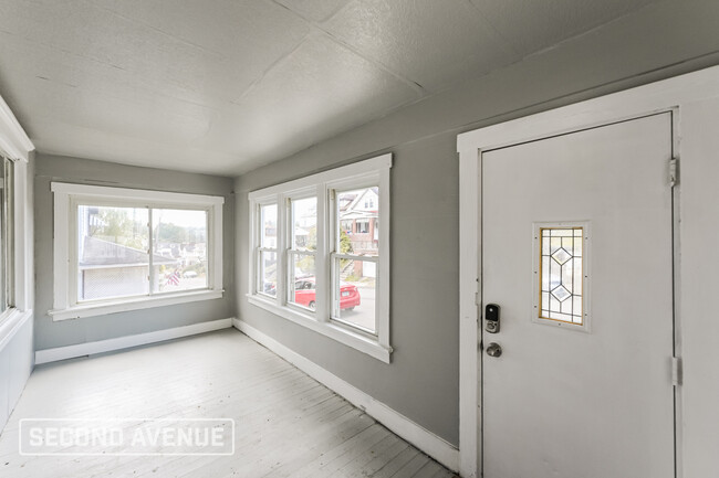 Building Photo - 833 Vermont Ave