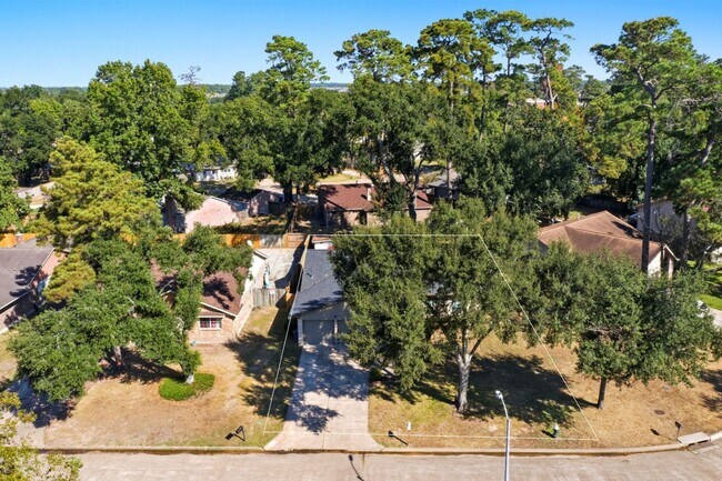 Building Photo - 17522 Huntersglen Cir