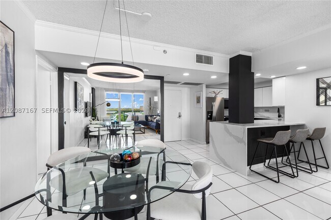 Building Photo - 2301 Collins Ave