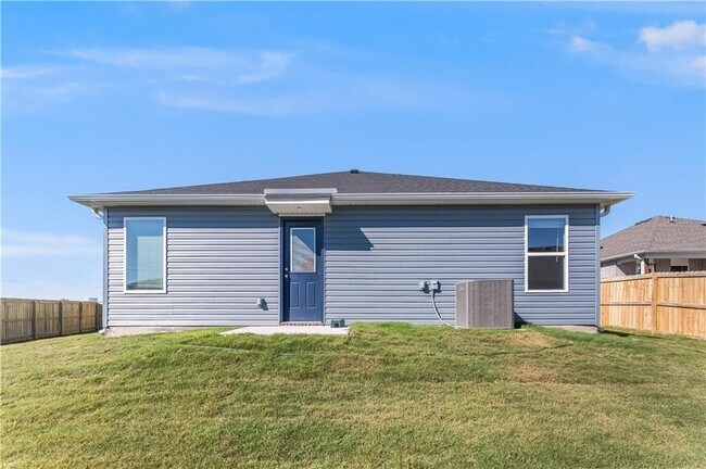 Building Photo - 2111 E Annette Dr