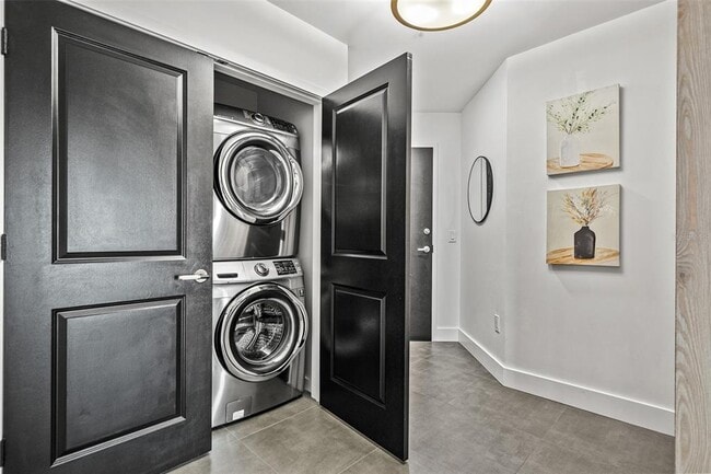 Building Photo - 777 N Ashley Dr