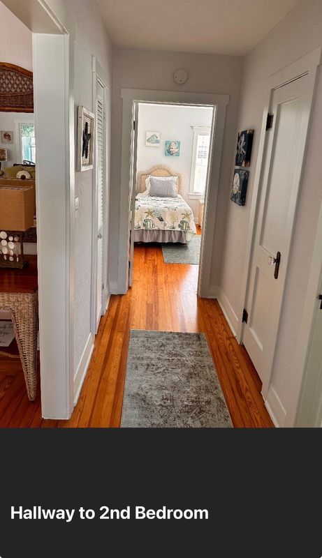 Building Photo - 136 S Oleander Ave