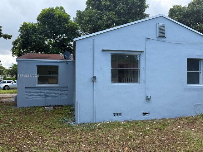 Building Photo - 2813 Dewey St