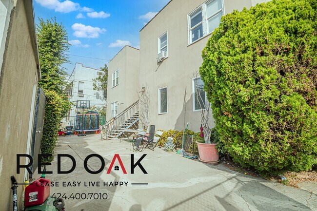 Building Photo - 109 S Sycamore Ave