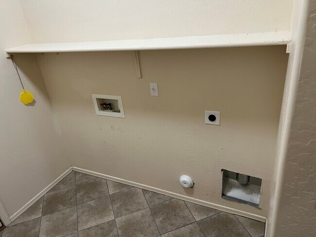 Building Photo - 25 S Quinn Cir