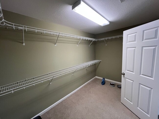 Building Photo - Spacious 4-Bedroom Home with Modern Comforts in Valdosta