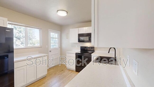 Building Photo - 1618 Shasta Dr