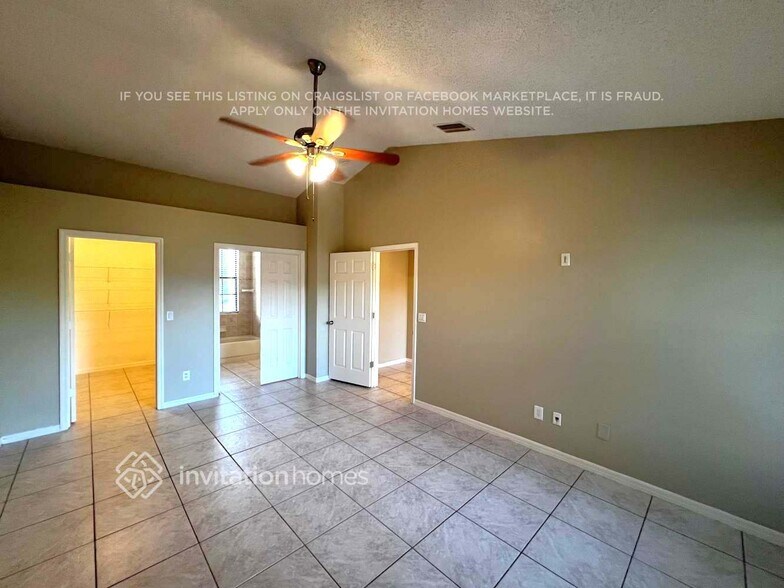 Building Photo - 1649 SE Lorraine St