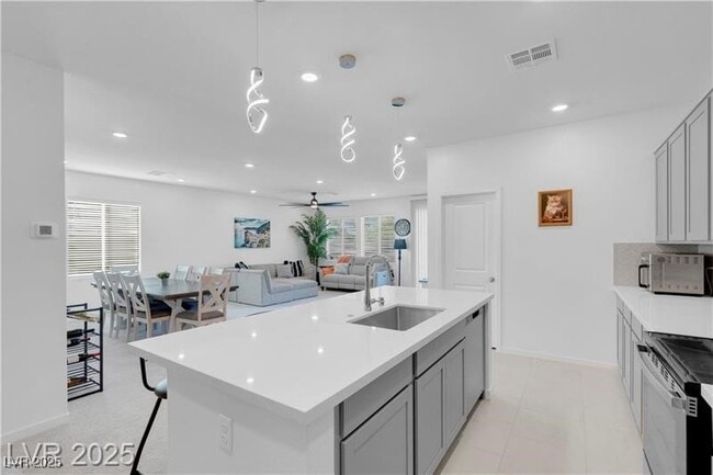 Building Photo - 5357 Eleganza Ave