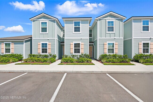 Building Photo - 417 Running Wds St