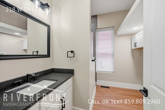 Building Photo - 218 W 5th St