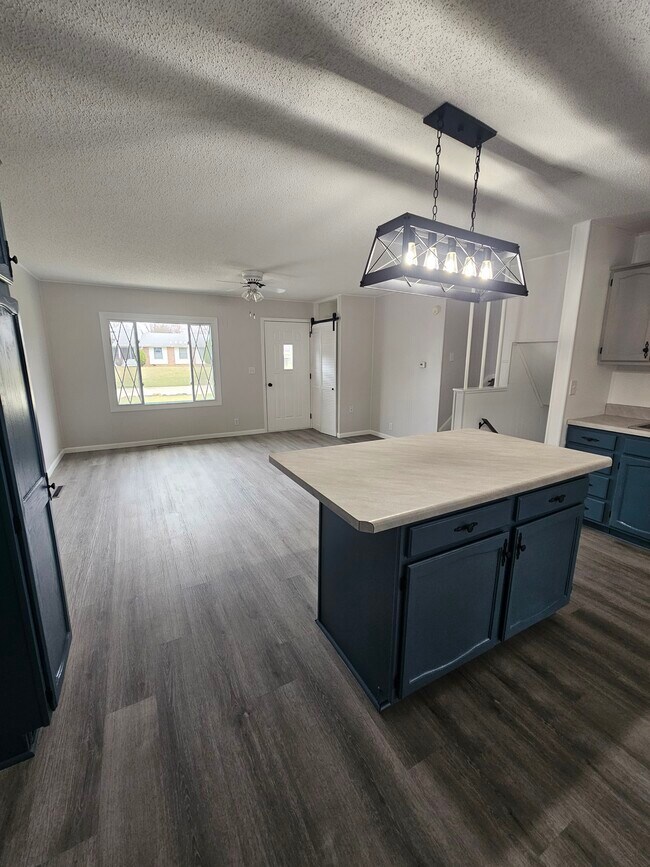 Building Photo - 6508 Midfield Dr