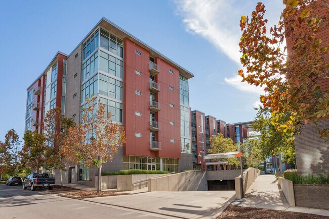 Building Photo - 2115 Yeaman Pl