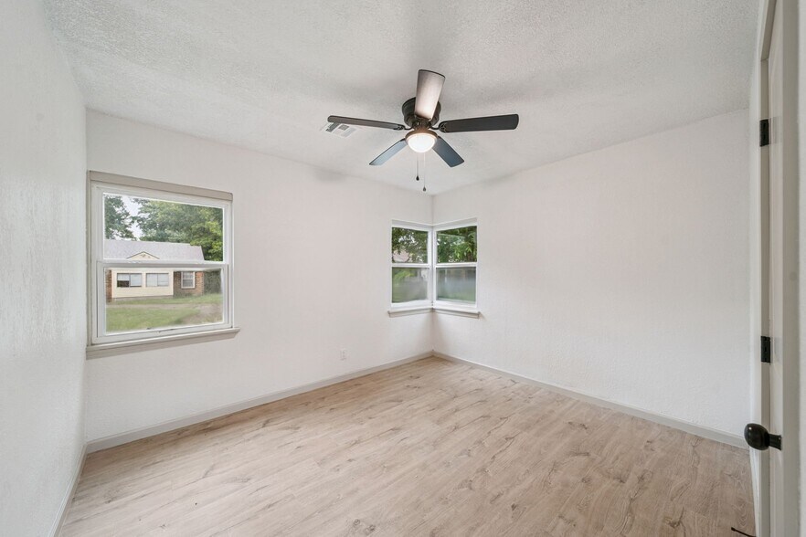 Building Photo - 848 N Gary Pl