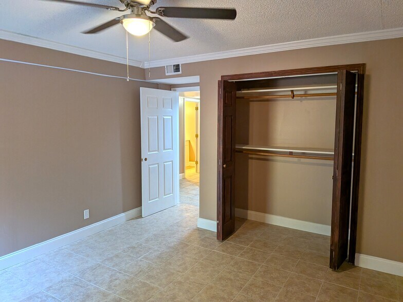 Building Photo - 8526 Madrid Ct